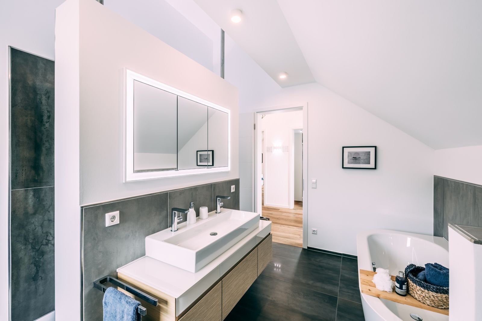 VIEL RAUM UNTER EINEM DACH