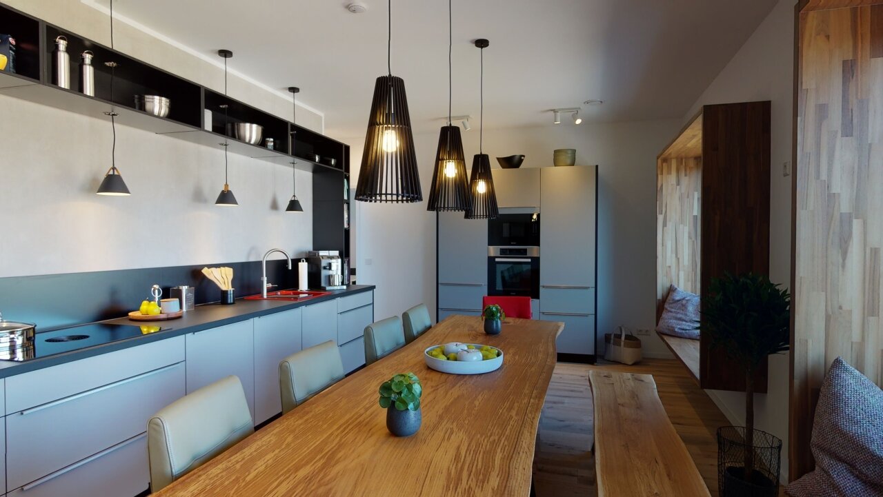 WOHLFÜHLOASE UNTER ZEITLOSEM SATTELDACH